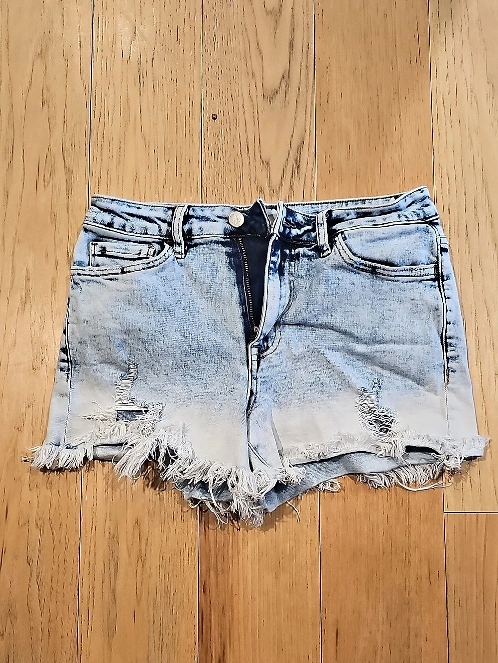 Altar'd State Women's Distressed Denim Shorts Like New, Size Medium